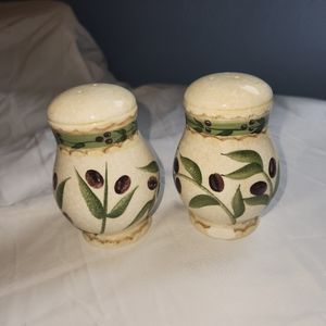 Salt & pepper shakers